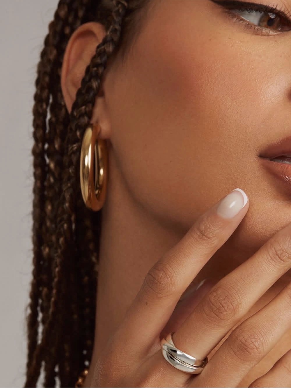 Le Manoir Treasure Box 90s Hoops in Gold